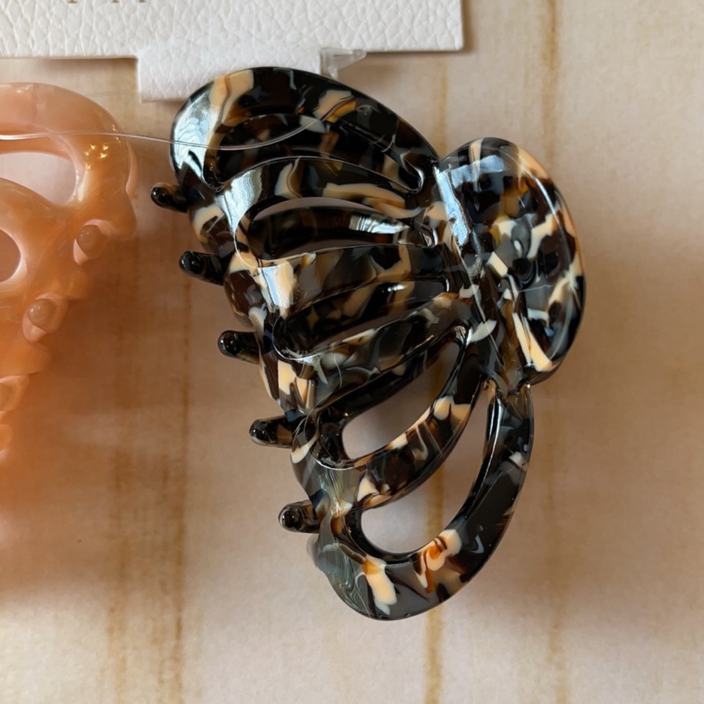 Anthropologie Pippa Claw Hair Clip Set - Picture 3 of 7